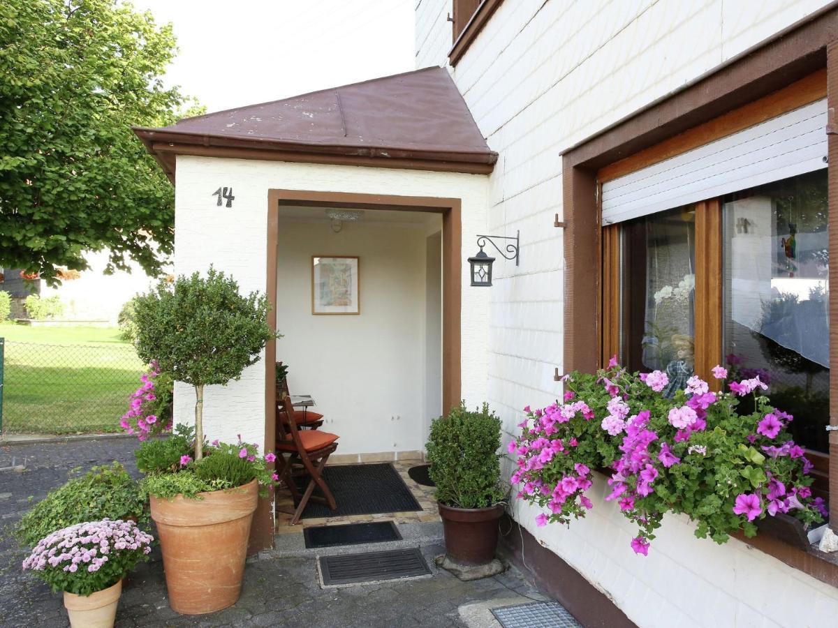 Apartment With Terrace And Pool In The Garden Pracht Exterior photo